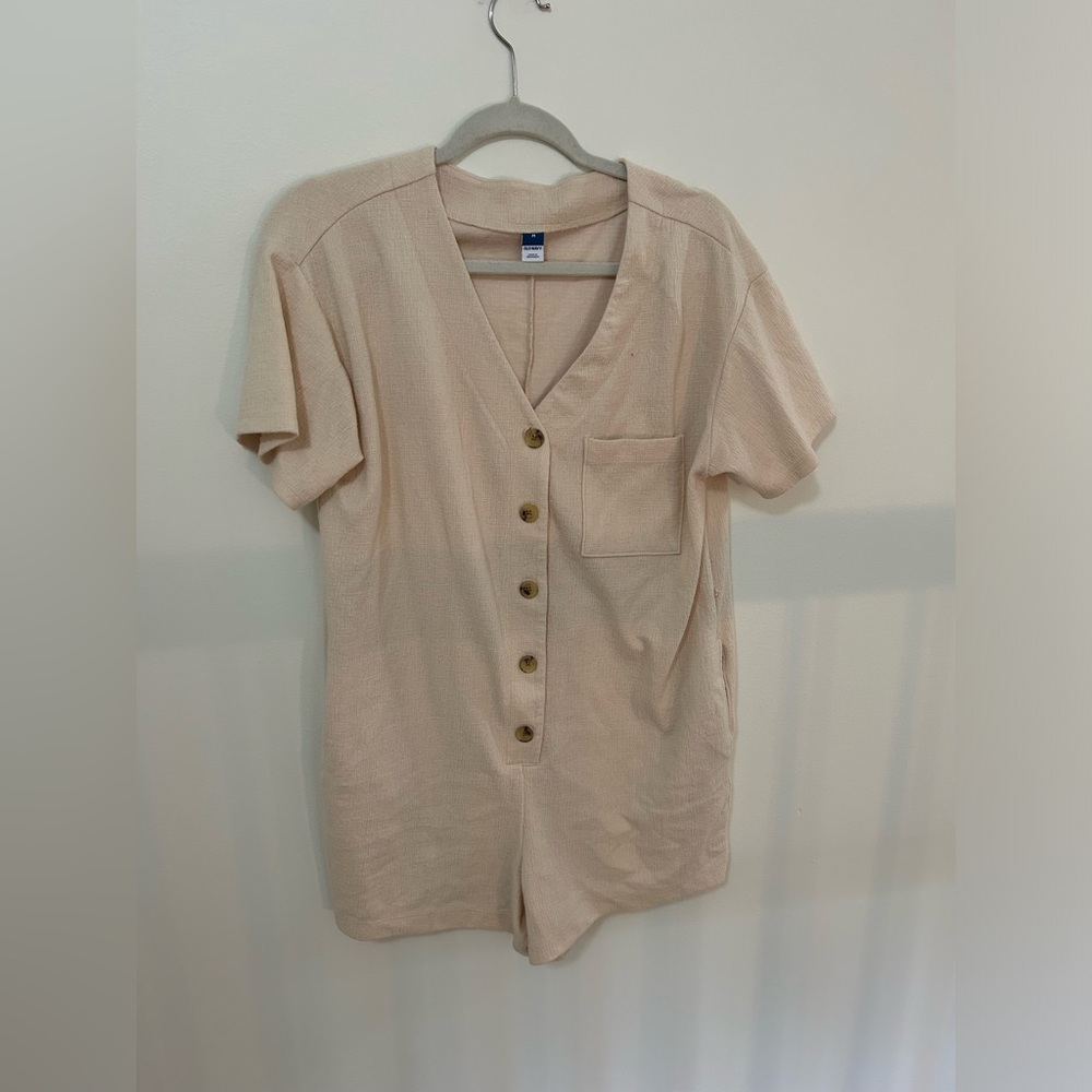 Old Navy Romper. With pockets!